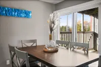 Centrally Located Apt with Pool in Columbia, MO