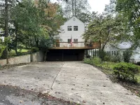 Charming 5-bedroom/3-bath home with easy access to Lake Cumberland