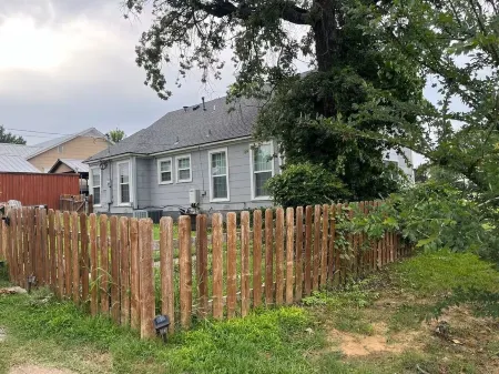 Charming 2-bedroom house with a full remodel in beautiful Denison with WiFi, AC