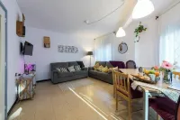 3 bedroom apartment, 15 minutes from BCN city center, 8 min. walk from the beach Hôtels à proximité de : Parc Fluvial del Besòs