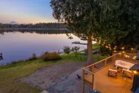 Epic Lake Mt View/Hot Tub/Firepit /KingBed/Kayak/AC Hotels in Maple Heights-Lake Desire