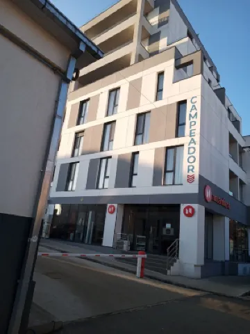 Luxury Lavender Gorgeous Terrace Free UNDG Parking Hotels in 