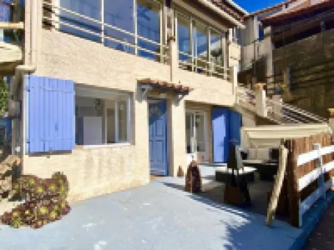 Appartement Fanny. Terrasse, vue mer Hotels in Le Rove