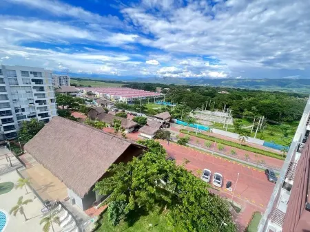 Cozy 3-bedroom condo with AC, WiFi in charming Ricaurte Отели в г. Ricaurte