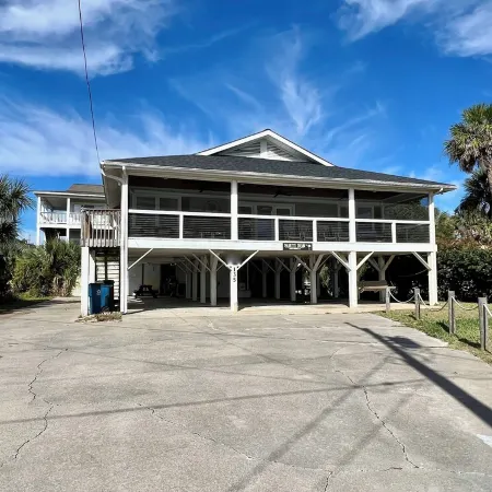 Palmetto Dream is a 4-bedroom 2.5 bath house located on 2nd Row with Great Views