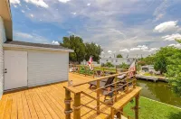 Waterfront 4BR 6+Crib 3BA+Study/Gm Rm Pool Kayak jetski