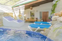 Self catering La Pausa Rural for 10 people Hotels in Osona