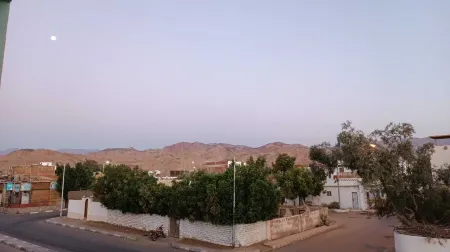 Private, rustic bedouin house 10 mnts walk to sea!!