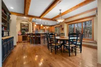 [Riverfront Lodge] ~ Downtown Bellaire ~ Private Dock Available ~ Walk to town! - 2-Star