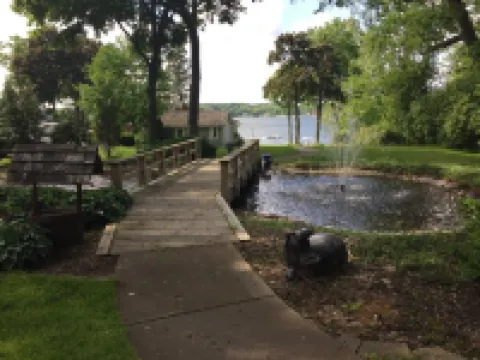 Lake Delavan Guest House with boat slip! Hotels in Delavan Lake