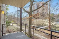 Modern 2-bedroom condo, Walk to metro