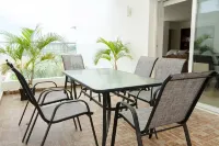 4-bedroom House in Manta with WiFi, AC. Security 24/7