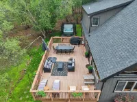 Spacious Poconos Cabin - Hot Tub, Games, Fire Pit & Family Fun Sleeps 10 Các khách sạn gần Rose's Creekside Cottage