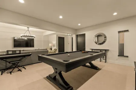 Lakefront Luxe / Heated Pool • Game Room • Workstations