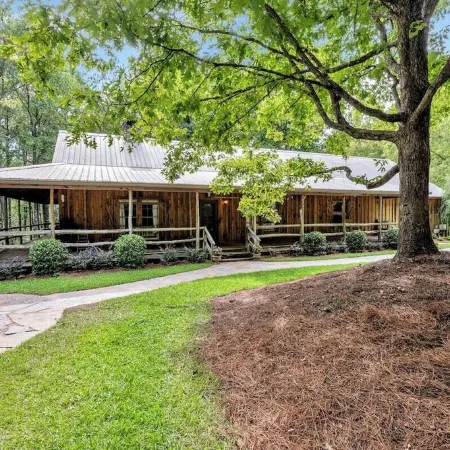Church Farm cabin is a cozy cabin for an unforgettable stay in central Alabama Отели в г. Сент-Клэр