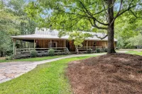 Church Farm cabin is a cozy cabin for an unforgettable stay in central Alabama