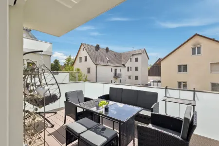 Welcome to our stylish new construction vacation home in Dasing! Отели в г. Айхах-Фридберг