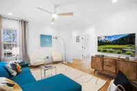 Clean, Classy, Convenient. Montclair's Best Stay! Walk to Town and Train Hotels in Montclair