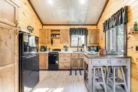 'bluebird Treehouse' Near Kiamichi Mtns w/ Hot Tub - Apartments