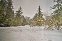 Cabin w/ Hot Tub & Views: 1 Mile to Alyeska Resort