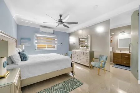 Beachfront 4 Bedroom Luxury Villa with Pool, Chef, Butler