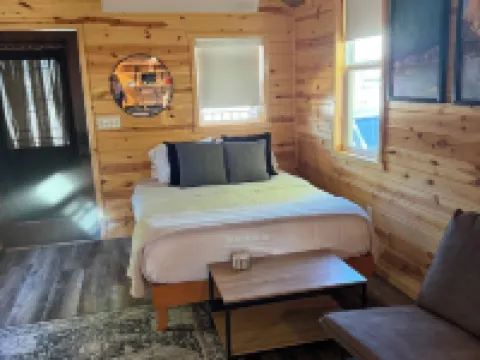Private Tiny Cabin in Glendive Near Makoshika Park - Free Parking & WiFi Hotels in Glendive