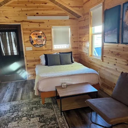 Private Tiny Cabin in Glendive Near Makoshika Park - Free Parking & WiFi