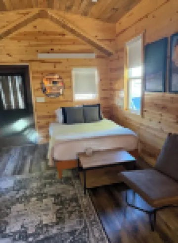 Private Tiny Cabin in Glendive Near Makoshika Park - Free Parking & WiFi