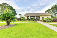 Charming Bluffton Home w/ Yard ~ 3 Mi to Beaches!