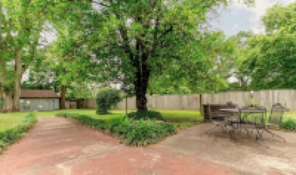 Oak River Company Farmhouse