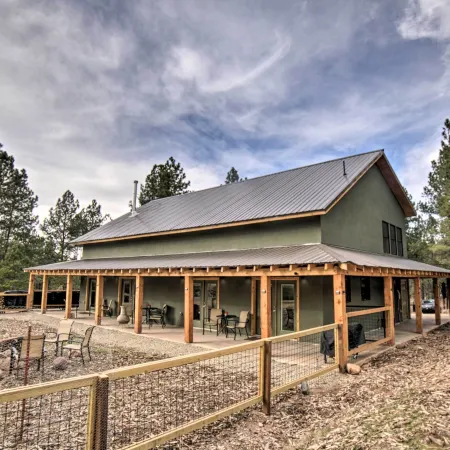 Family Home w/ Fire Pit & Grill ~ 1 Mi to Slopes!