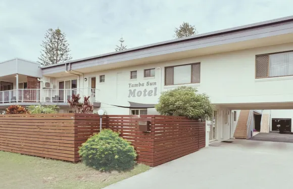 揚巴太陽汽車旅館