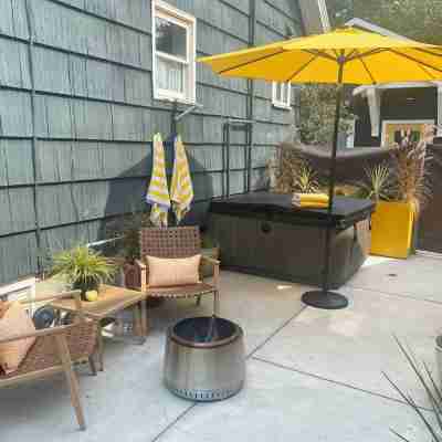 Stylish Guest Suite in Alberta Arts - New Hot Tub Too! Hotel Exterior