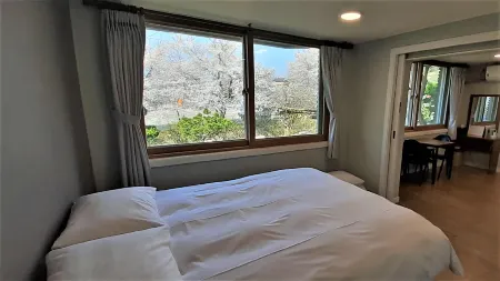 Hotel Jirisan Sunlight Отели рядом с достопримечательностью «Gurye Sansuyu Village»