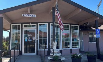 Maple Inn and Suites Los Banos