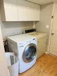 10min to Ferry.30 mins to airport. Family sized separate entrance.Pets-friendly.