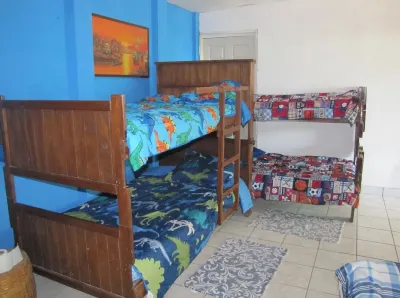 Private beach house near International airport Hotel di 