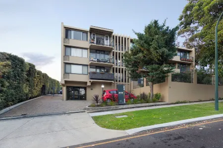 Spectacular Views South Perth1br Отели рядом с достопримечательностью «Перт Зу»