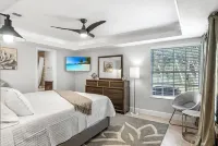 Waterfall saltwater Lagoon heated pool, 2 King Suites, Sauna!