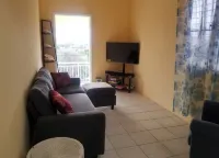 Upstairs 2 bedroom apartment- 5 mins from the beach Hotels in Island Harbour