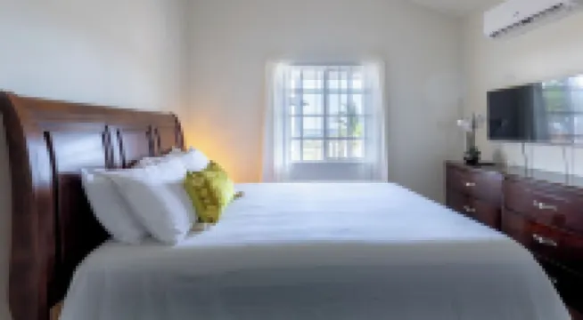 Timeless 2BD&2BTH Gated Community @ Discovery Bay Hotels in Discovery Bay