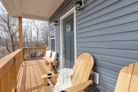 Hillside Hideaway Boho 3BR Home w Gameroom, Waffle Bar, Gas Fire Pit, Mtn Views! Hotel a Canton
