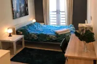 Apartment-Sleeps4-Balcony-Parking-Petsok