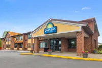 Days Inn by Wyndham Utica Hotels in Utica