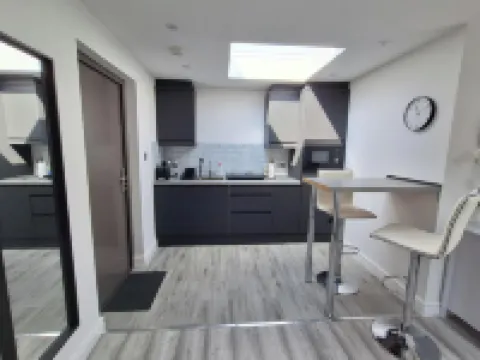 Lodge - Sleeps 2 - Pet Friendly - Parking - Patio Hotels in Sidcup