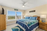 7 Bedroom - Gulf Front W/ Private Pool - 4 Kings, 9 Twins, 1 pull out