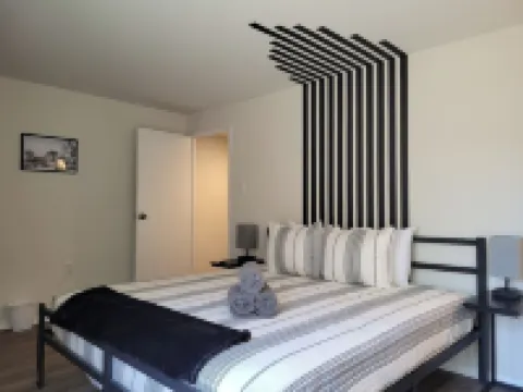 Run-AC Villa- Block from Ocean Casino and Waterpark!