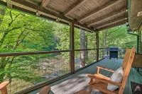Crystal River Cabin w/ Scenic View & Fire Pit - Lemmikkieläimet sallittu