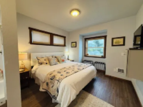 Waterfront 2 Bed-King/Queen , 2 Bath + Incredible Views Perched  over Bodega Bay Hotels in Bodega Bay