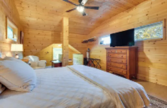 Hiking & Snowmobile Trails On-site: Alton Retreat!